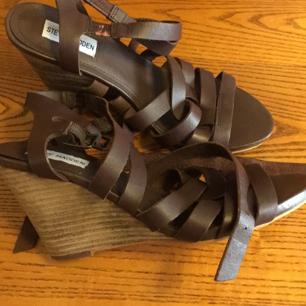 Sandals - Picture 2 of 5